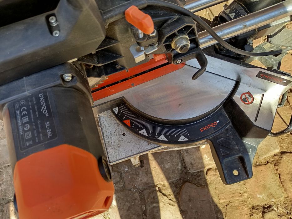 Торцовочная пила Dnipro-M 
Рейтинг