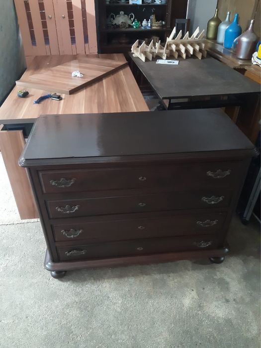 Comoda em madeira restaurada