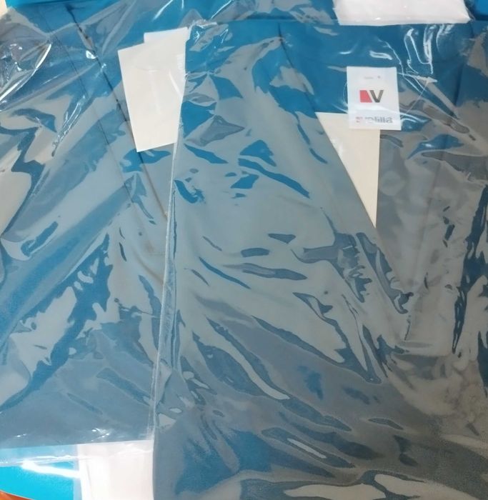 Batas e fardas profissionais de saúde