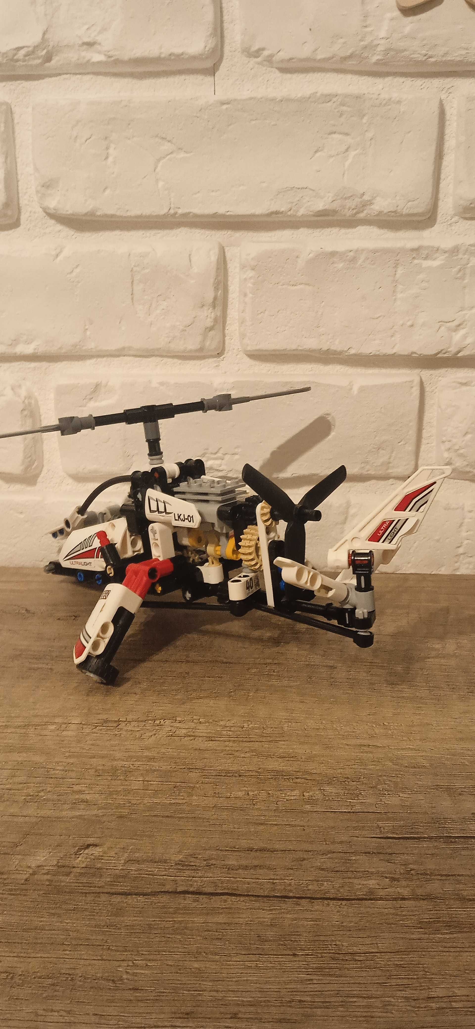 LEGO Technic 42057- Ultralekki helikopter