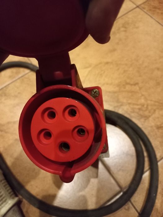 Sprzedam rozdzielacz rozgałęznik trójfazowy