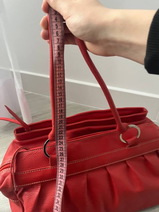 Сумка червоного кольору жіноча