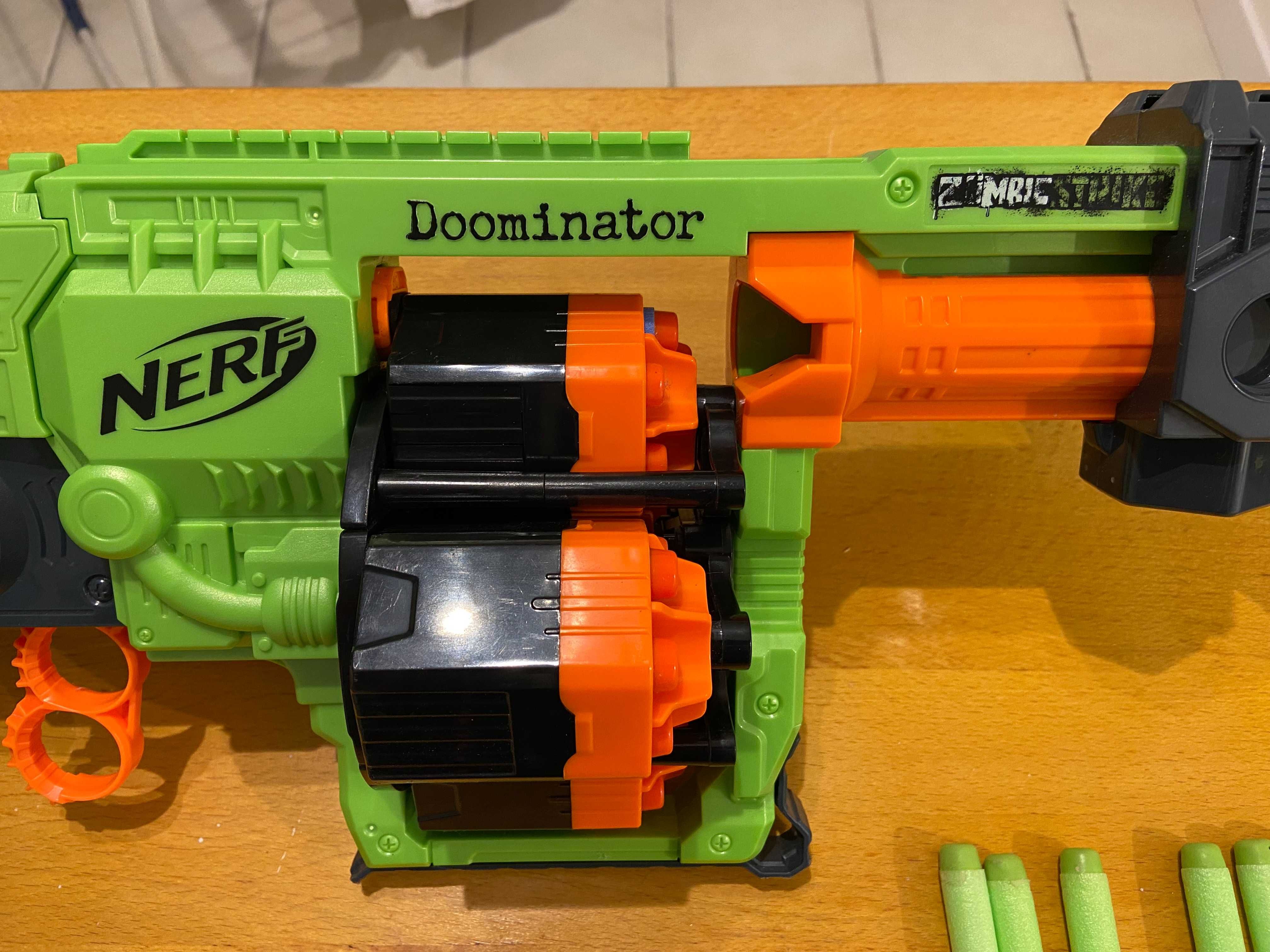 NERF Zombie Strike Doominator + 36 strzałek
