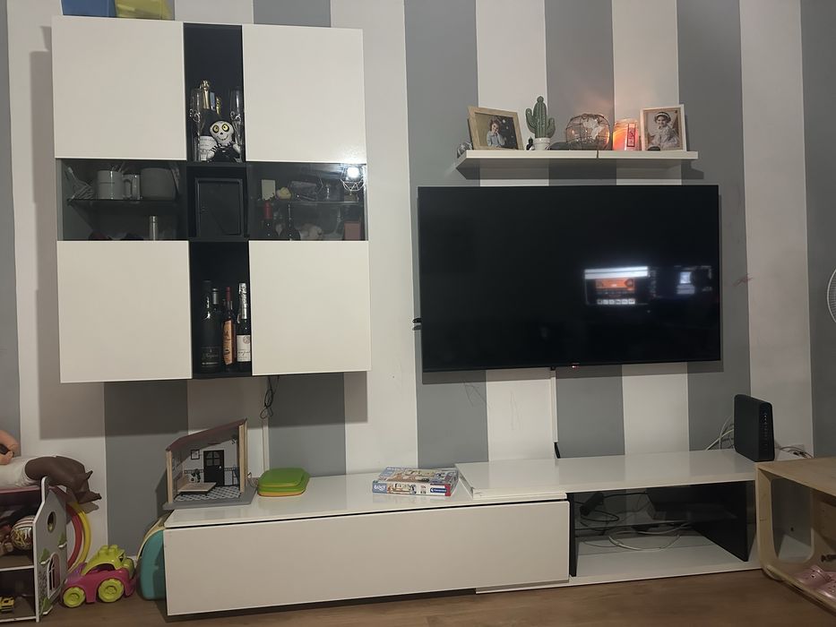 Móvel TV com estante e prateleira com luzes