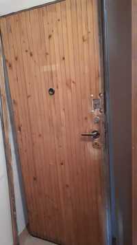 Drzwi używane z 3 zamkami / drzwi zewnętrzne / drzwi  wewnątrzklatkowe