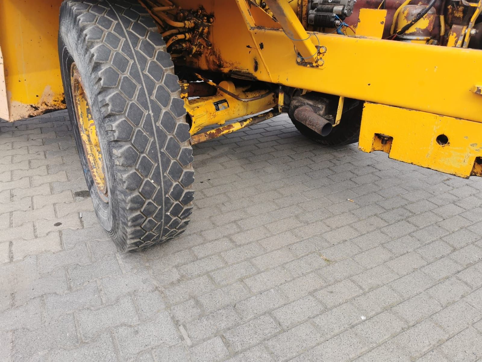Koła 1400 r 24 ładowarka felgi części un 053 hon