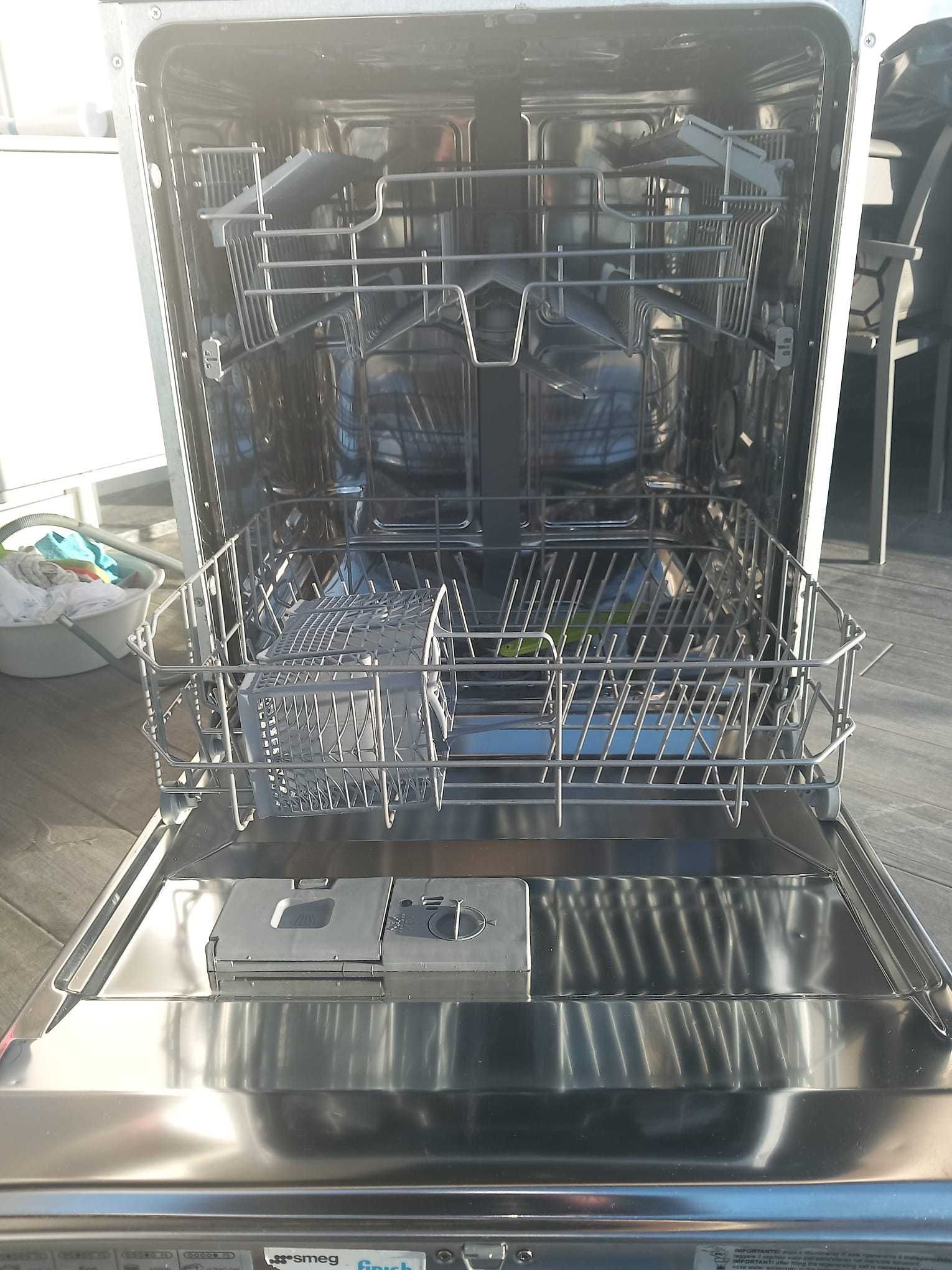 Máquina de lavar loiça SMEG STA6449 de encastrar - usado em bom estado