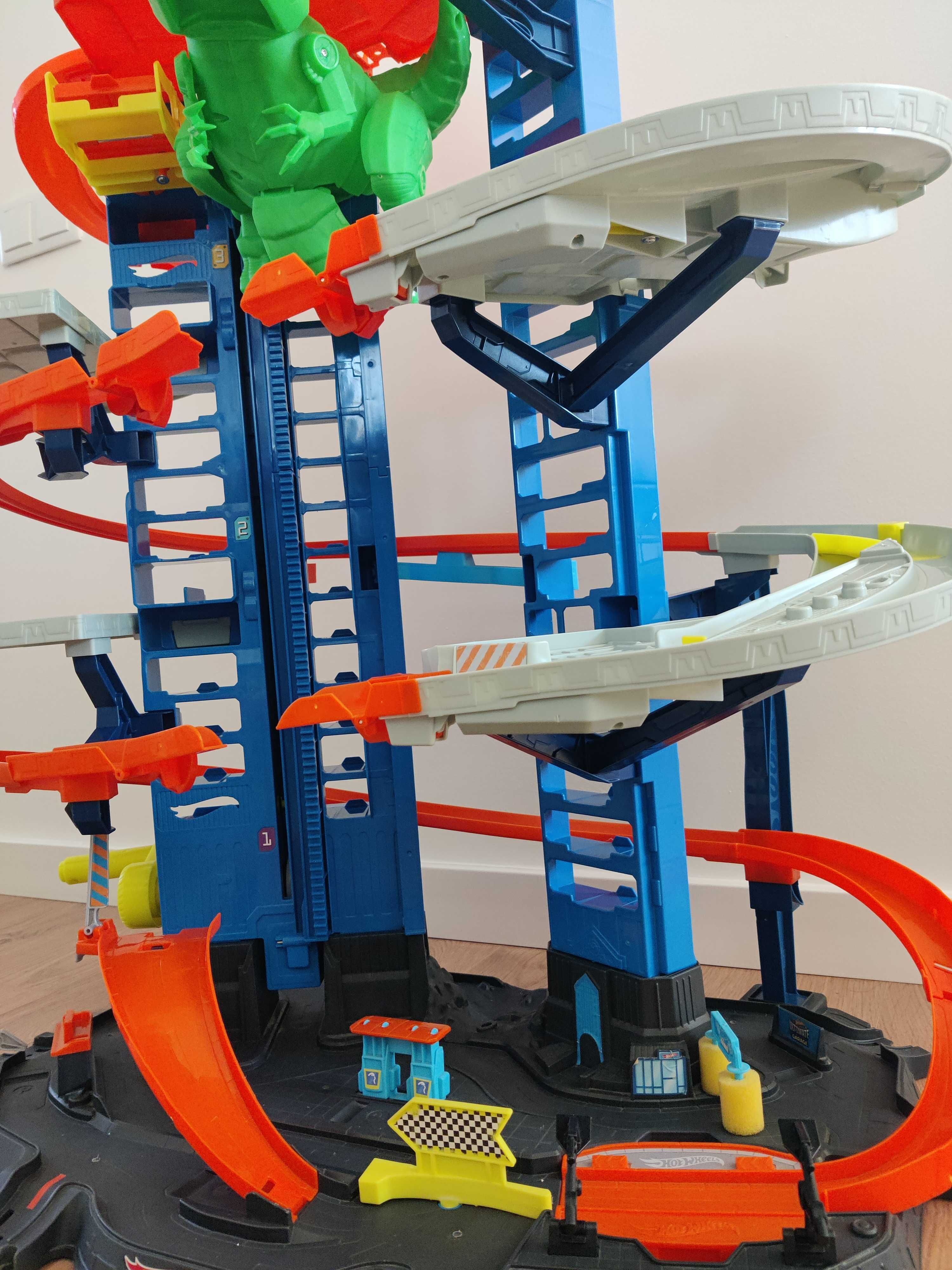 Brinquedo: Garagem de estacionamento Hot Wheels - ótimo estado