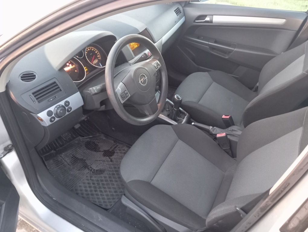 Astra H 1.7 Isuzu mały przebieg najlepszy silnik! Sprawna klima !