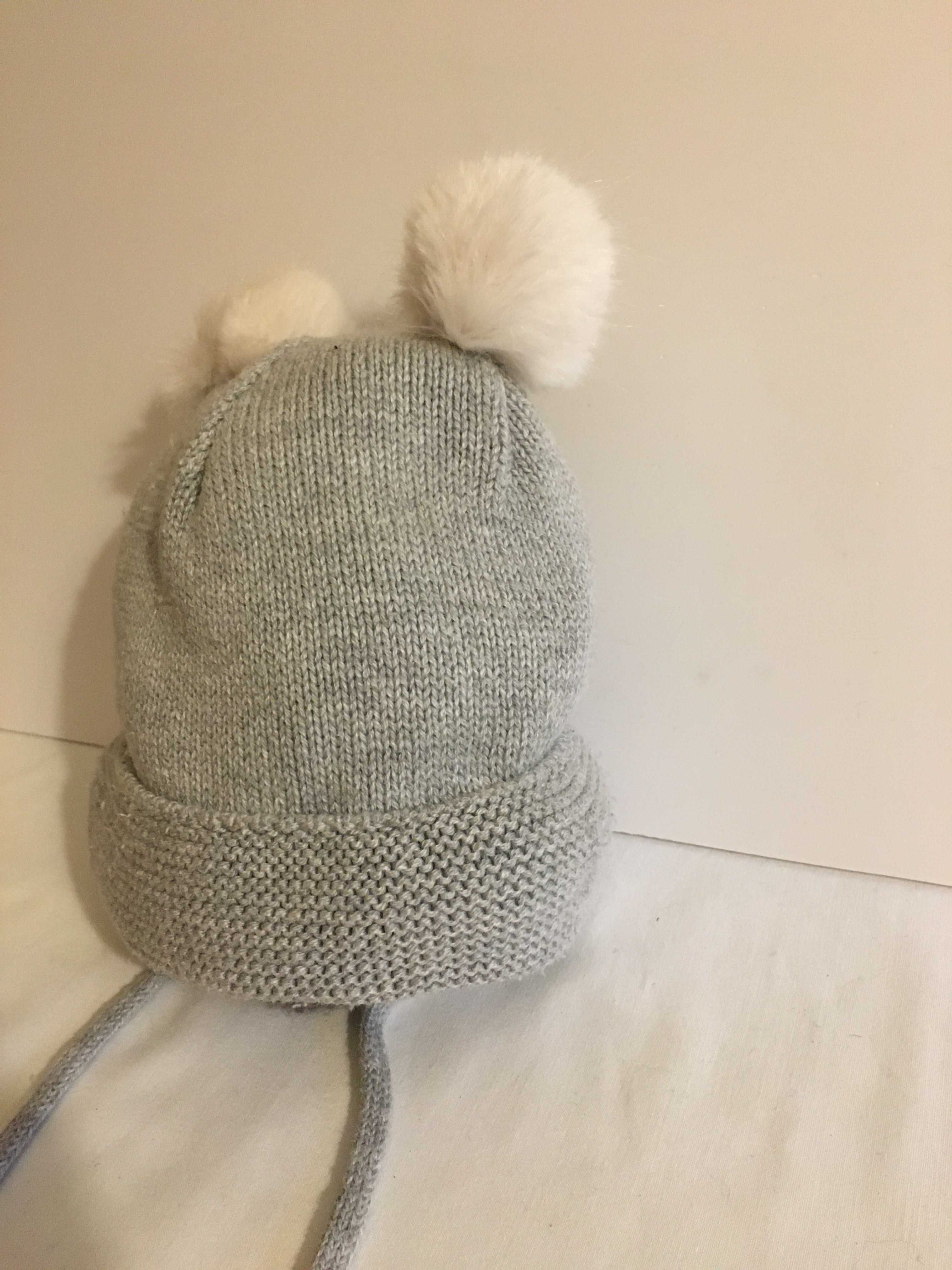 Szara czapka h&m z uszami pomponami ocieplana polarem polarem 6-12m