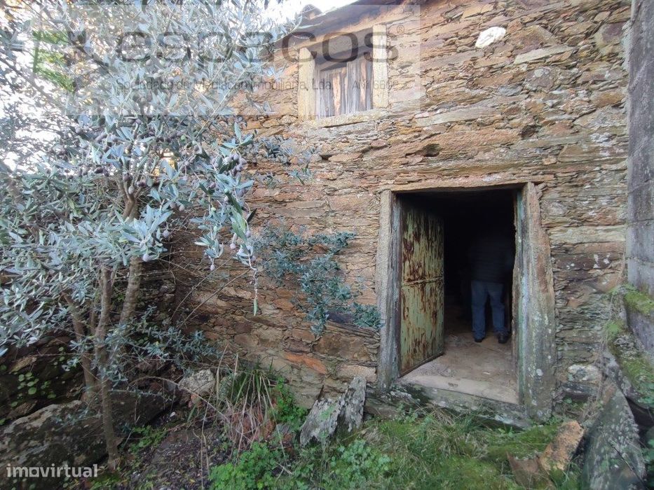 Casa em Xisto em aldeia típica - Mendares