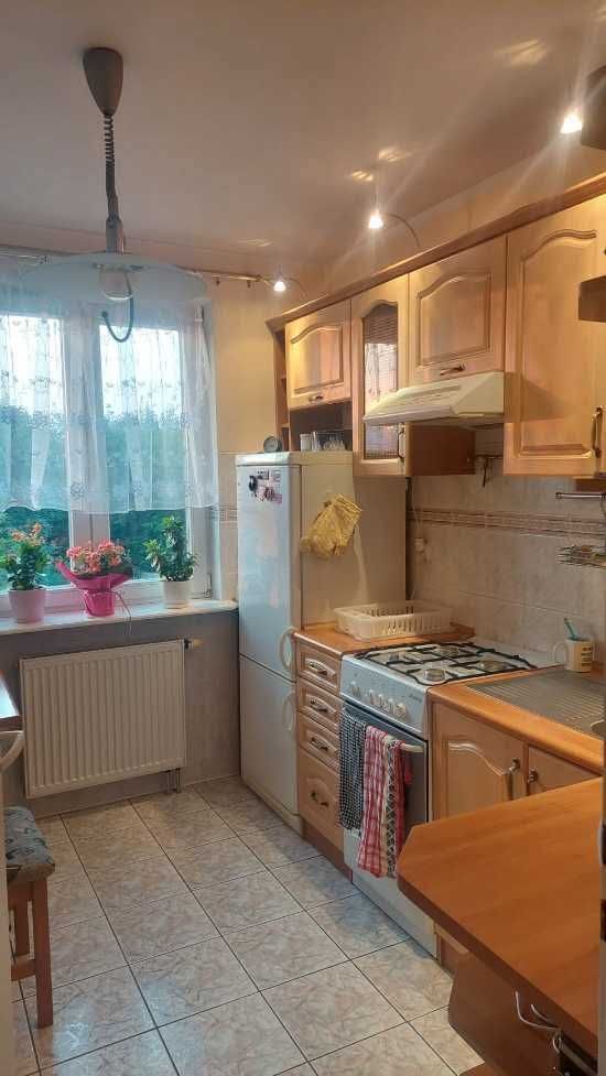 Wynajmę duży pokój z balkonem kobiecie!