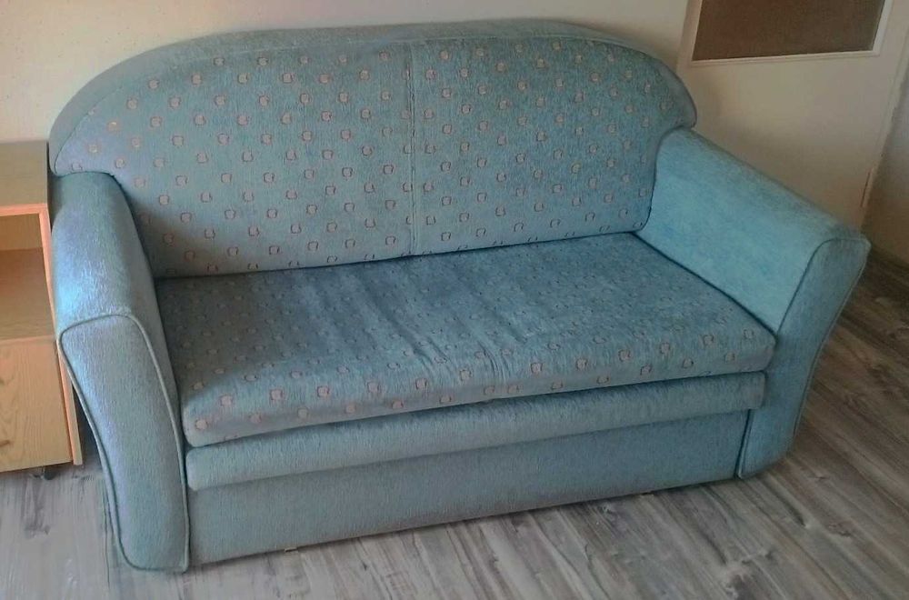 Sofa 2-osobowa rozkładana z pojemnikiem na pościel