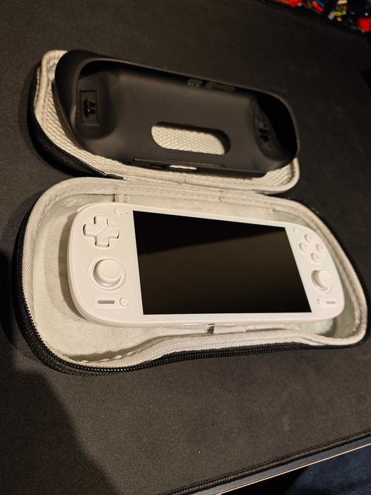 Konsola przenośna Retroid Pocket 5 + etui + grip