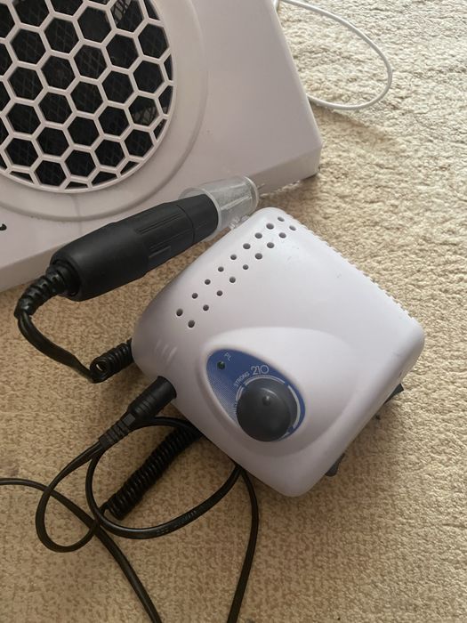 Фрез, витяжка, лампа