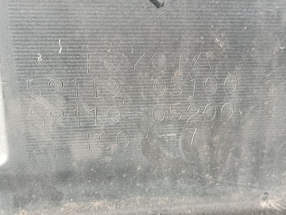 Toyota Avensis t27 zderzak przedni przód skorupa poszycie orginał ładn