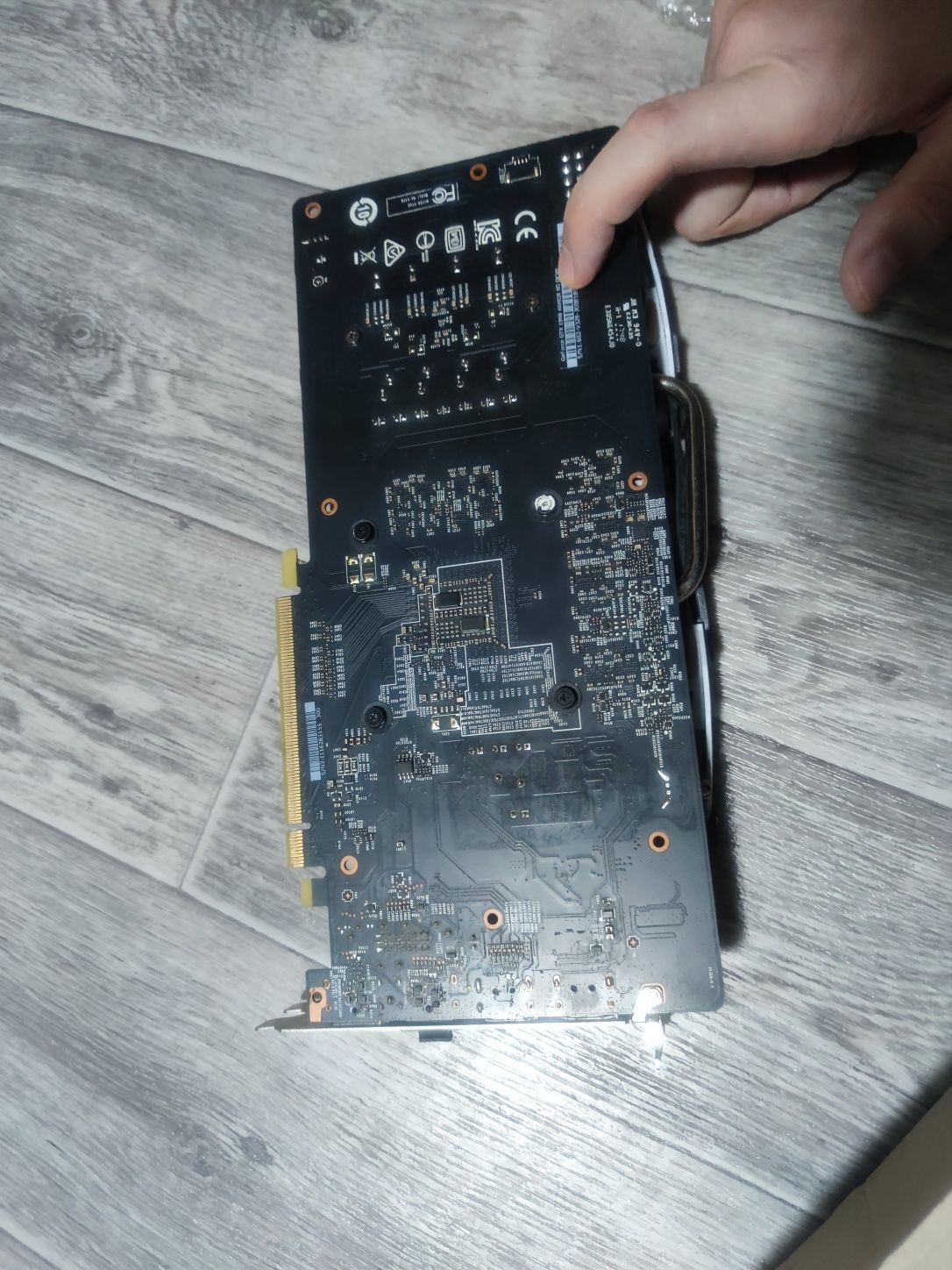 Відеокарти gt 1060 6gb msi armor та gt 240