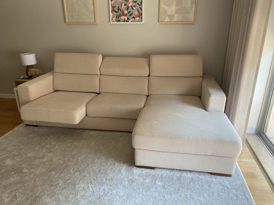Sofá bege com dois deslizadores e 1 chaise longue