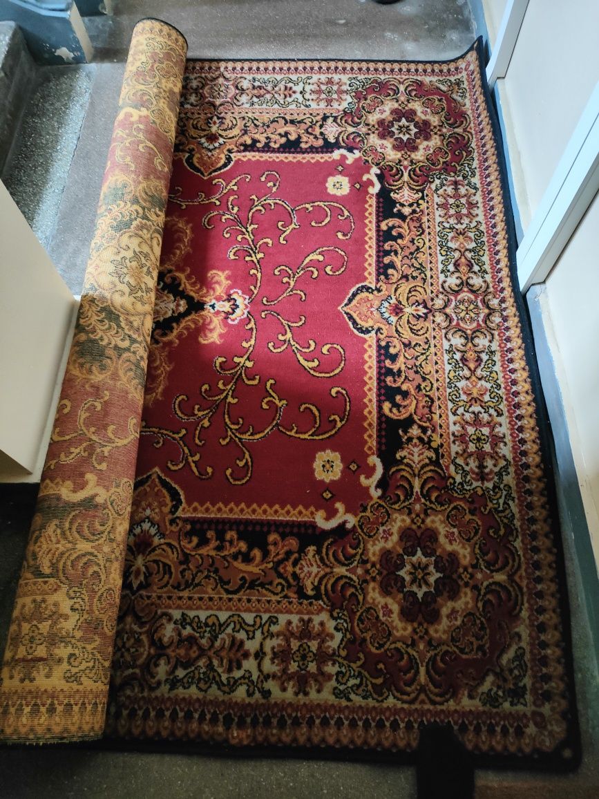 Dywan z wełną 200x300 w bardzo dobrym stanie, bez plam, na d