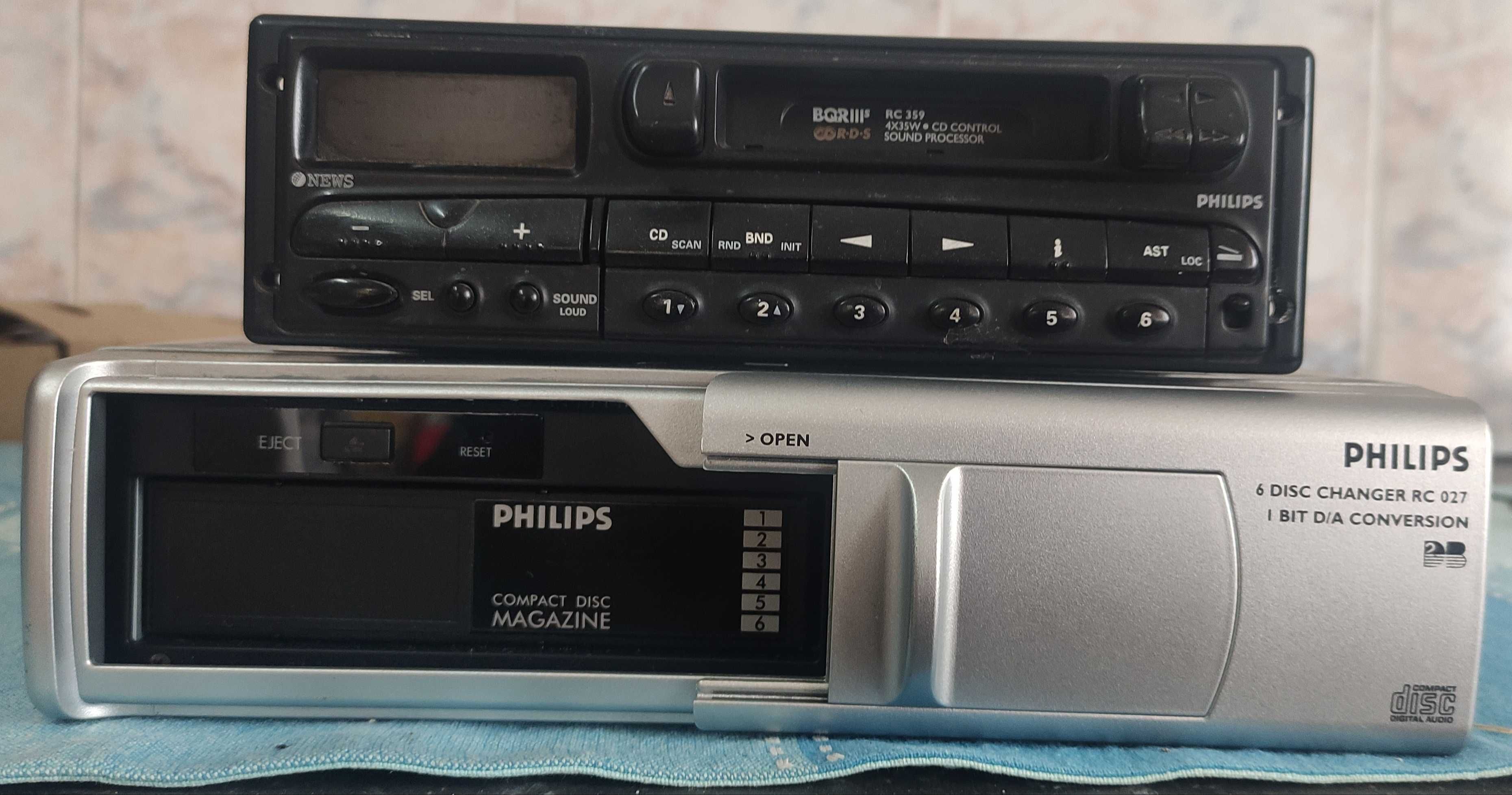 Auto-Rádio Philips RC359 + Caixa de CD's RC 027