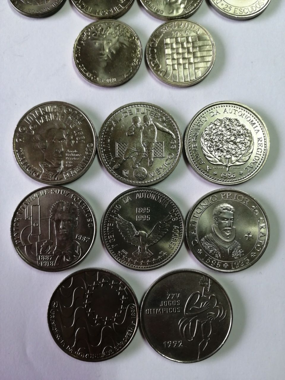 Moedas dos escudos novas