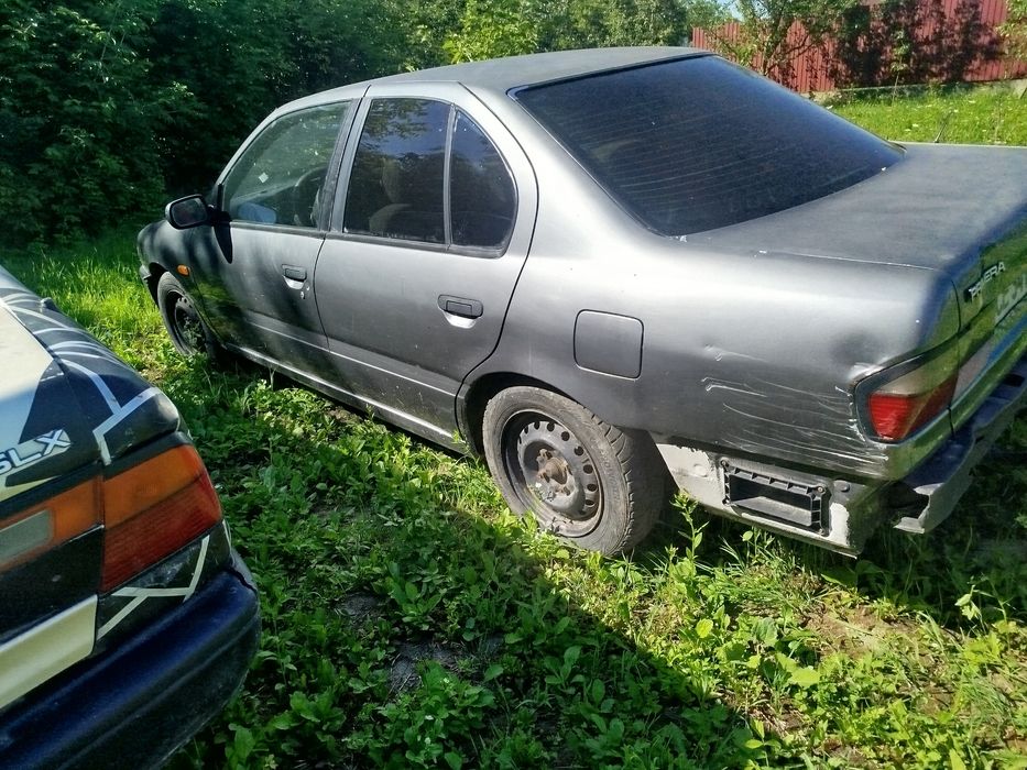 Продам два авто нісан премєра