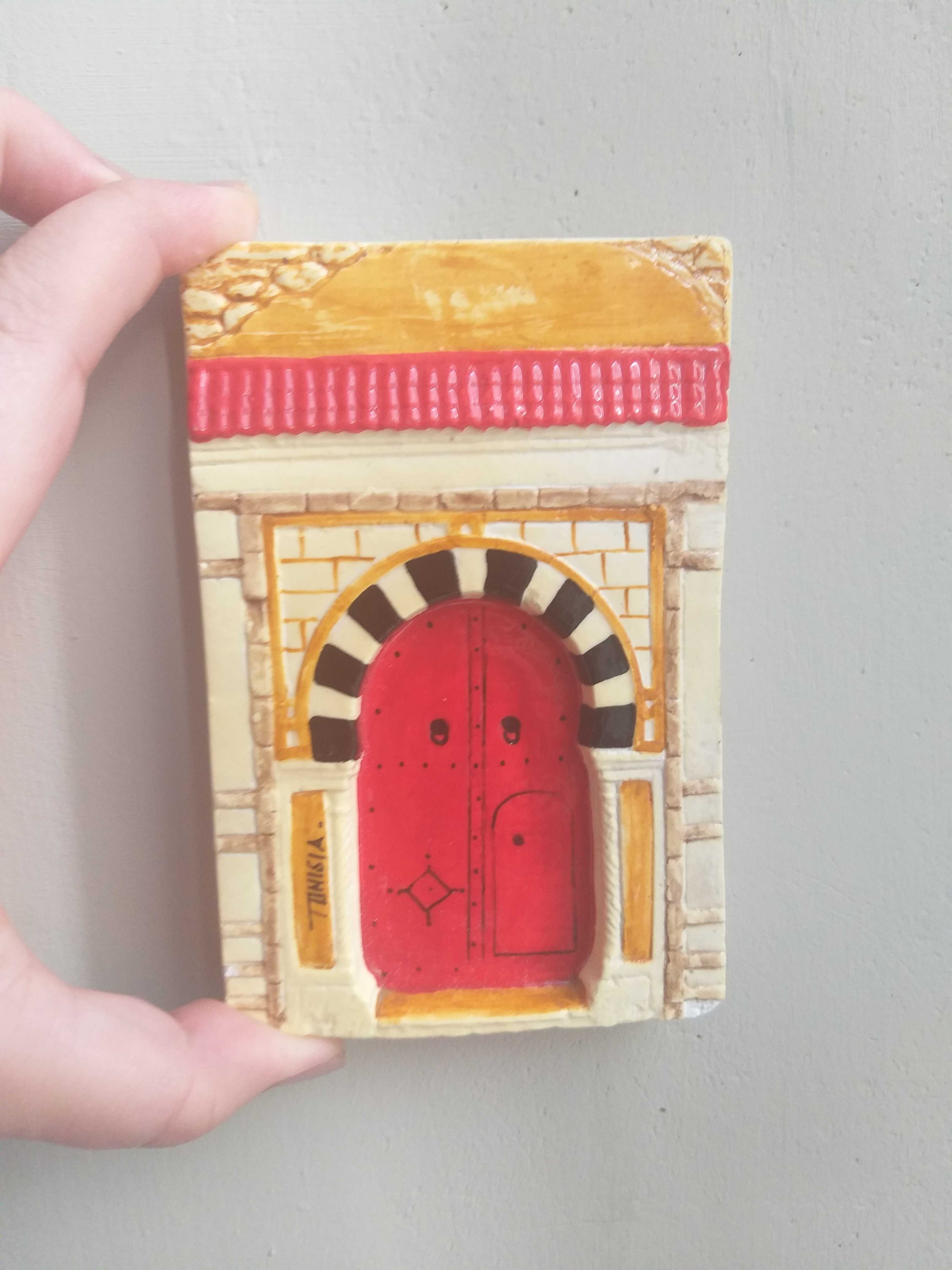 Wapienno-Ceramiczna ozdoba z Tunezji na ścianę 8 × 12,5 × 1,5 cm