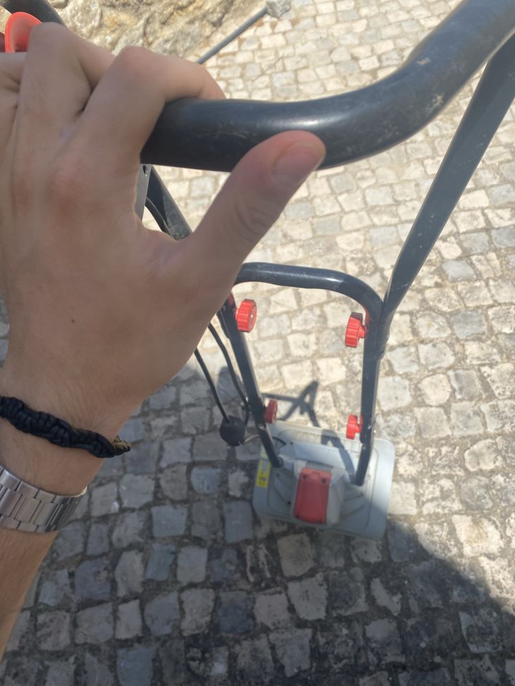 Moto-enxada, equipamento agrícula