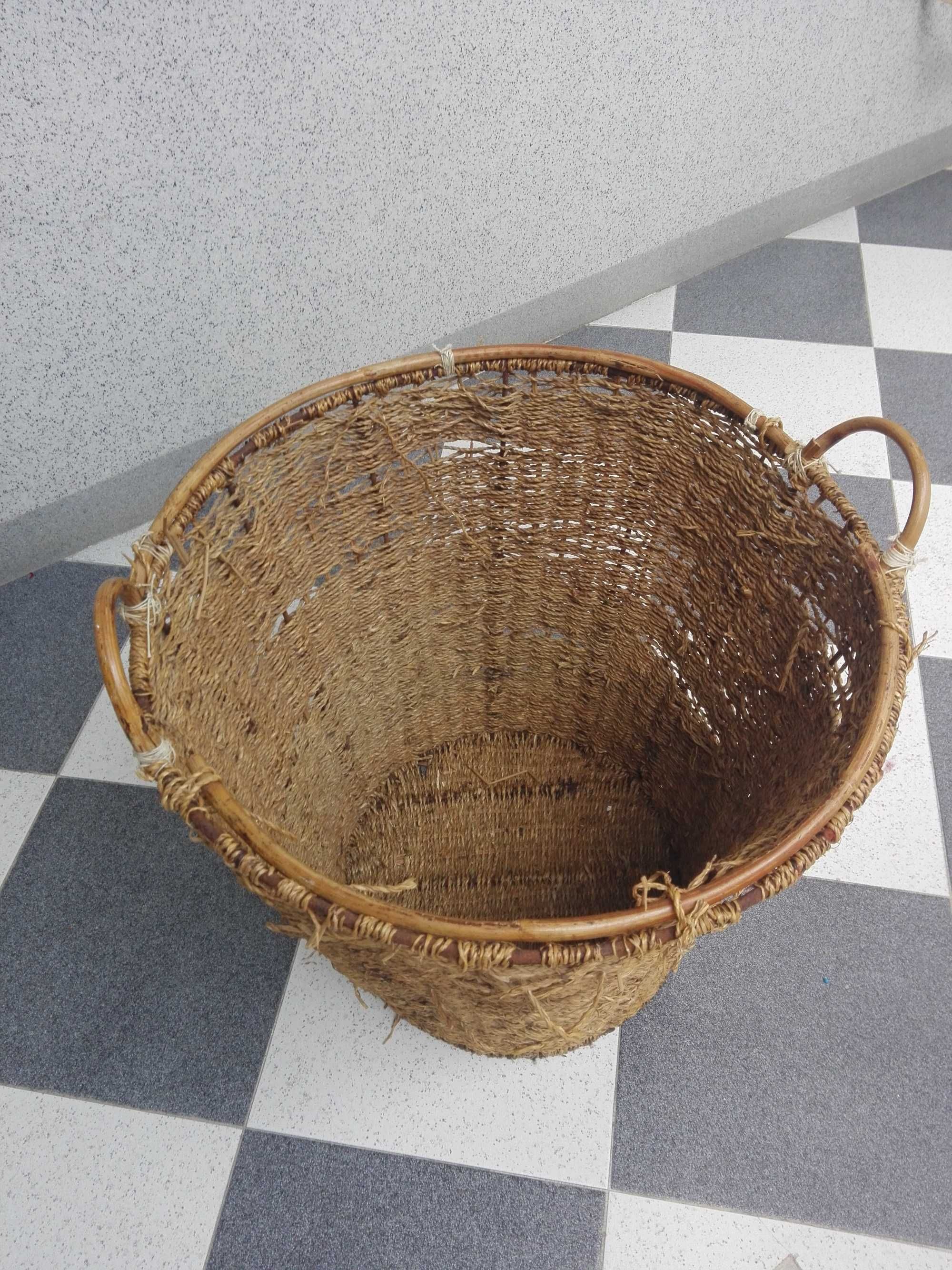 Cesta para lareira com armação em ferro