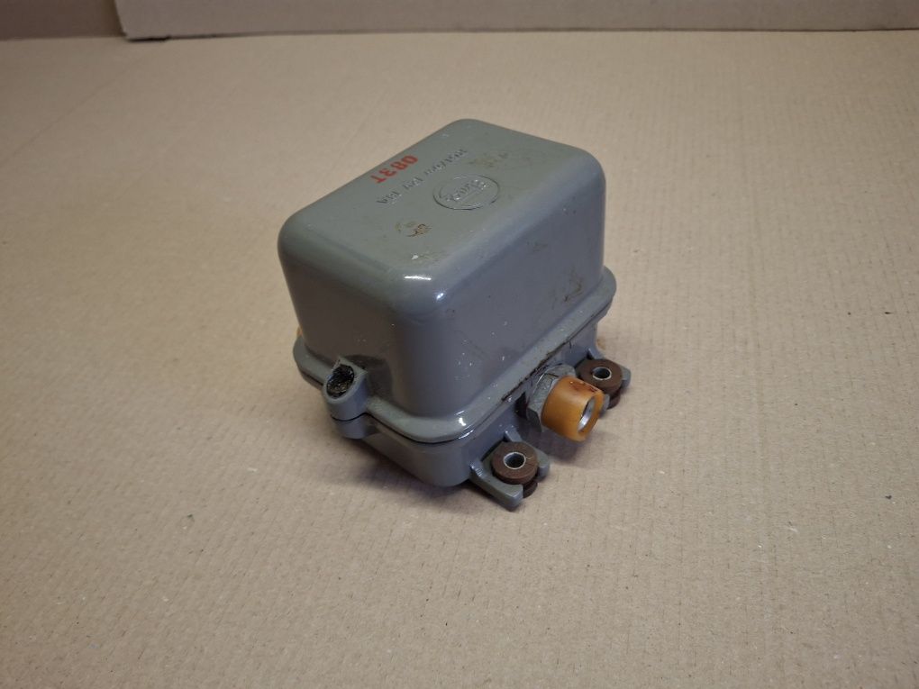 Regulator napięcia prądnicy alternatora 12v