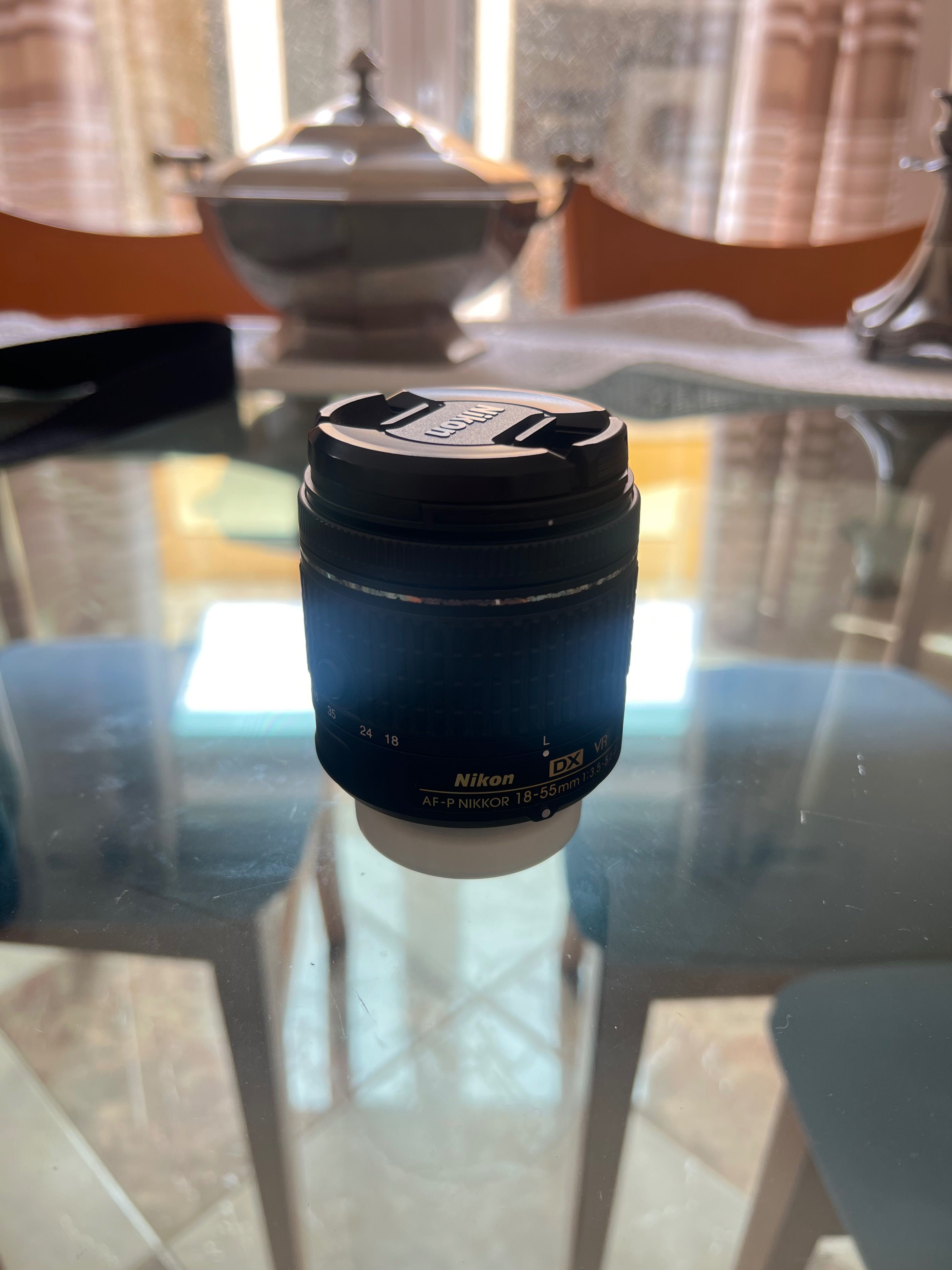 Nikon D5600 com lente DX VR 18-55mm f:3.5-5.4G e mala protetora.