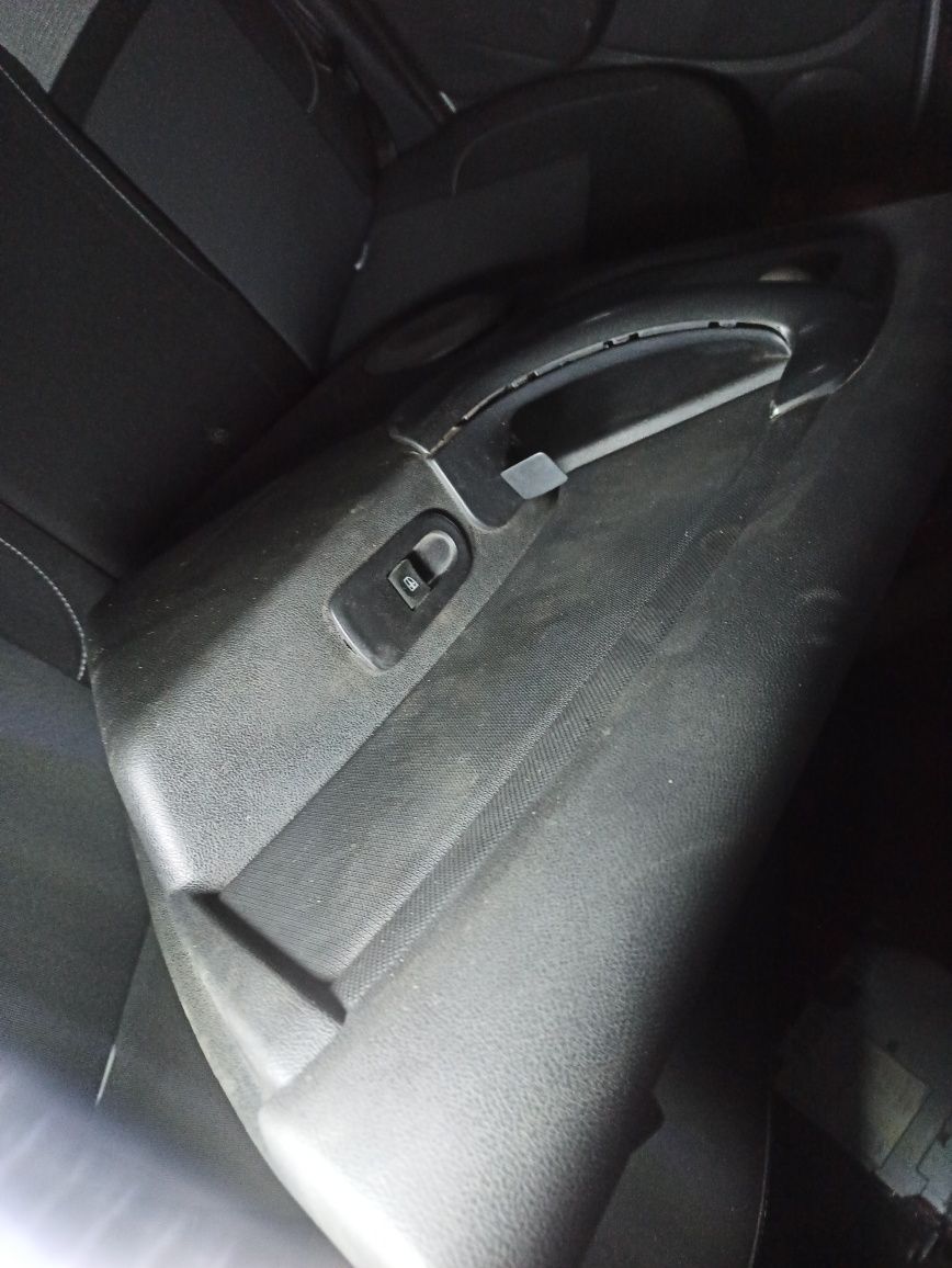 Карта, обшивка двери задня права в зборі renault duster 1 829A07525r