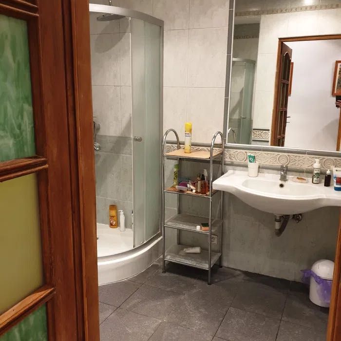 Duży pokój w trzypokojowym mieszkaniu