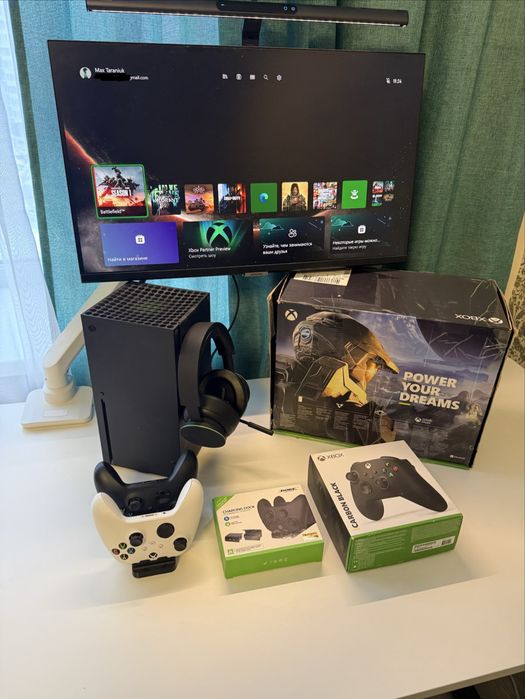 Xbox Series X +зарядна станція, 2 геймпади, навушники Xbox