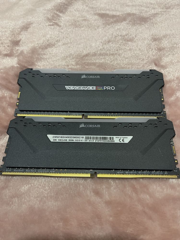 Memórias Ram DDR4 2x8GB 16GB 3600Mhz Corsair Vengeance RGB Pro