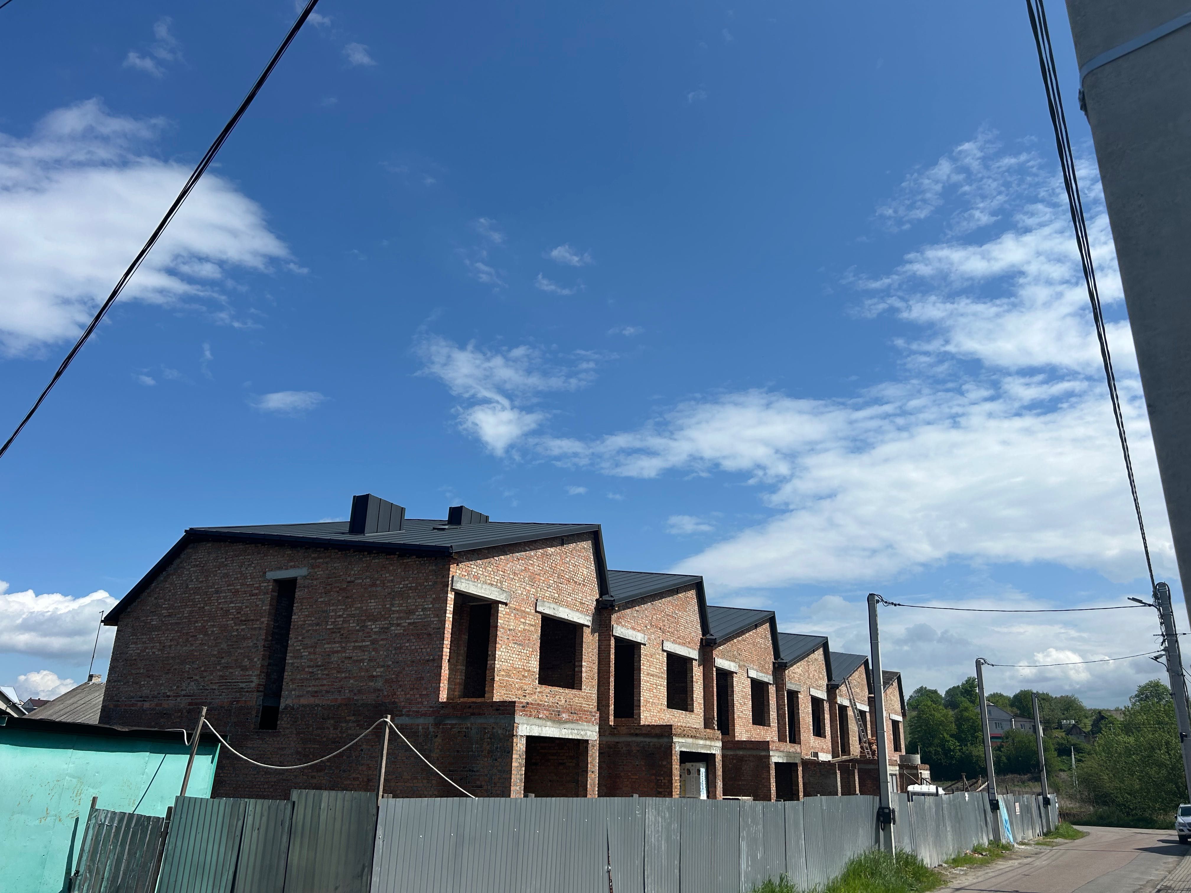 Продаж котеджу в передмісті с. Зубра : Площа 155 м2, діл. 2.5 сот,