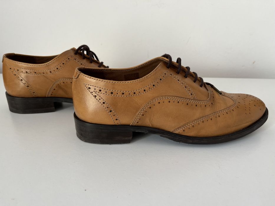 Sapatos estilo Oxford. Em Pele. Tamanho 37