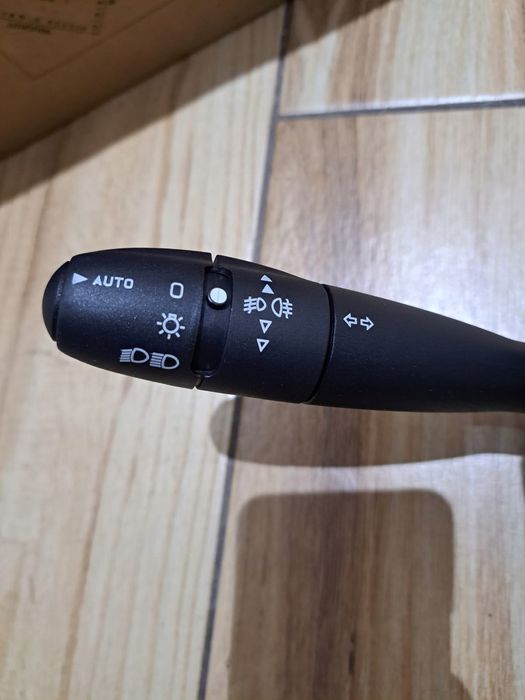 Przełącznik Zespolony Świateł Wycieraczek Citroen Xsara Picasso C4…