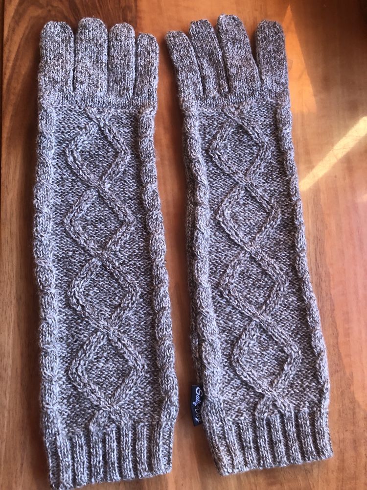 Nowe, długie rękawiczki wełniane