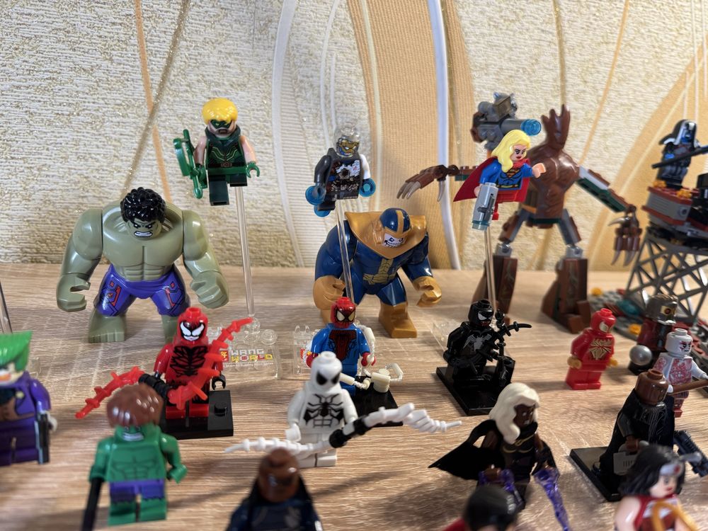 Продаються лего мініфігурки marvel