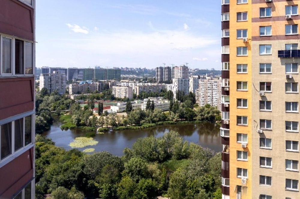 Простора 3-кімнатна квартира з якісним ремонтом просп Петра Григоренка