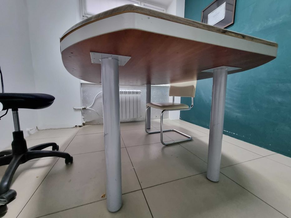 Стіл для офісних або складських потреб