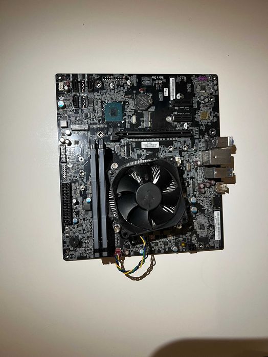 Komputer / i5-8400K / 16 GB RAM CORSAIR RGB – Dodatki Gratis