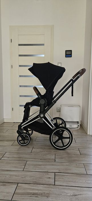 Wózek Cybex Priam 4.0 w zestawie 2w1 lyb 4w1 z bazą obrotową Cybex.