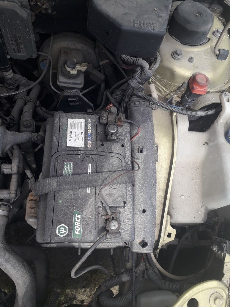Carro usado com documentos para peças.