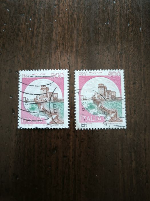 Selos (centenas de selos de vários valores)