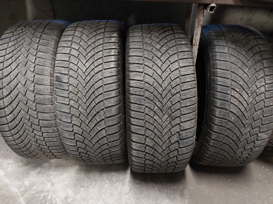 235/45R18 Cztery używane opony zimowe Bridgestone
