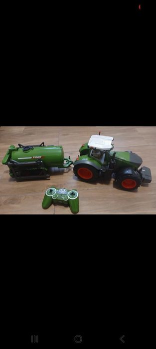 Traktor zdalnie sterowany fend beczkowóz  bruder