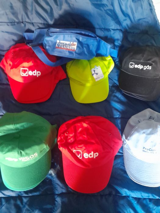 Chapéus e sacos reutilizáveis