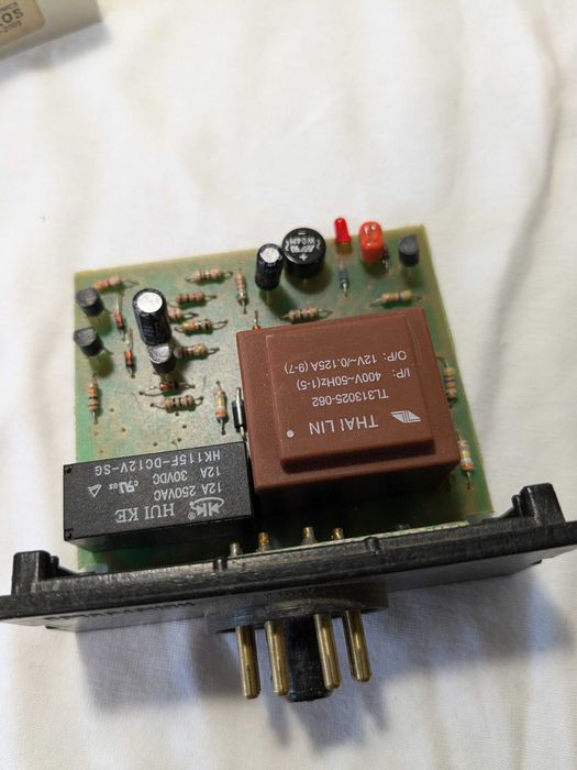 Реле контроля фаз.